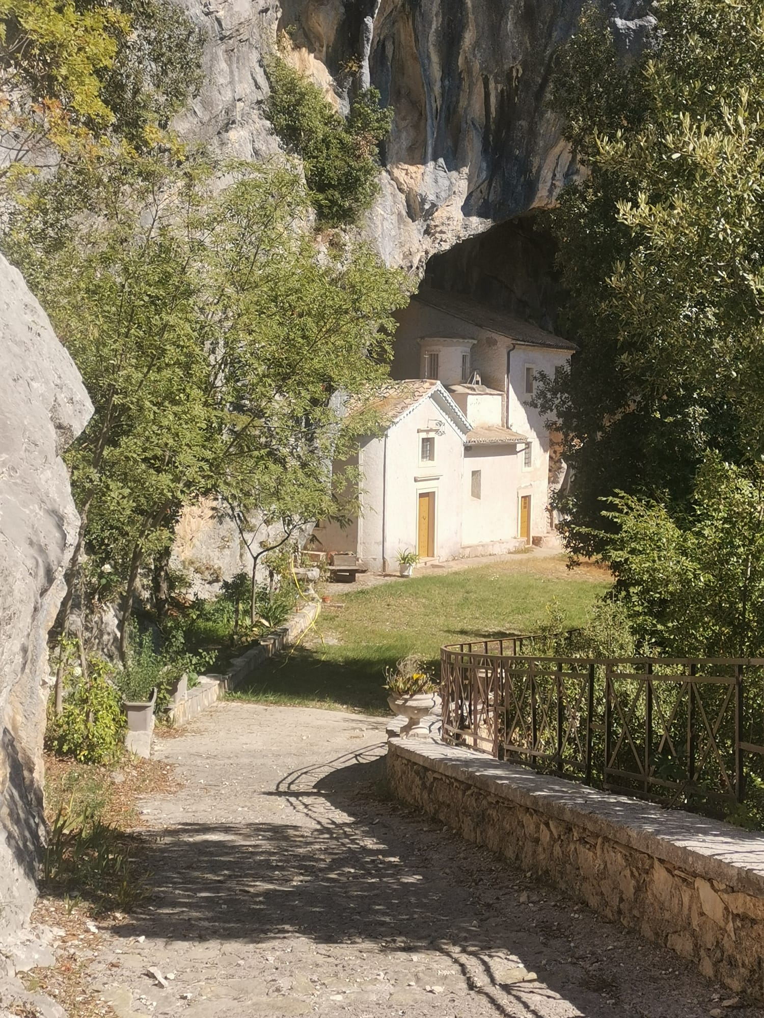 Santuario della Madonna delle Cese (sulla via per la Certosa di Trisulti)
