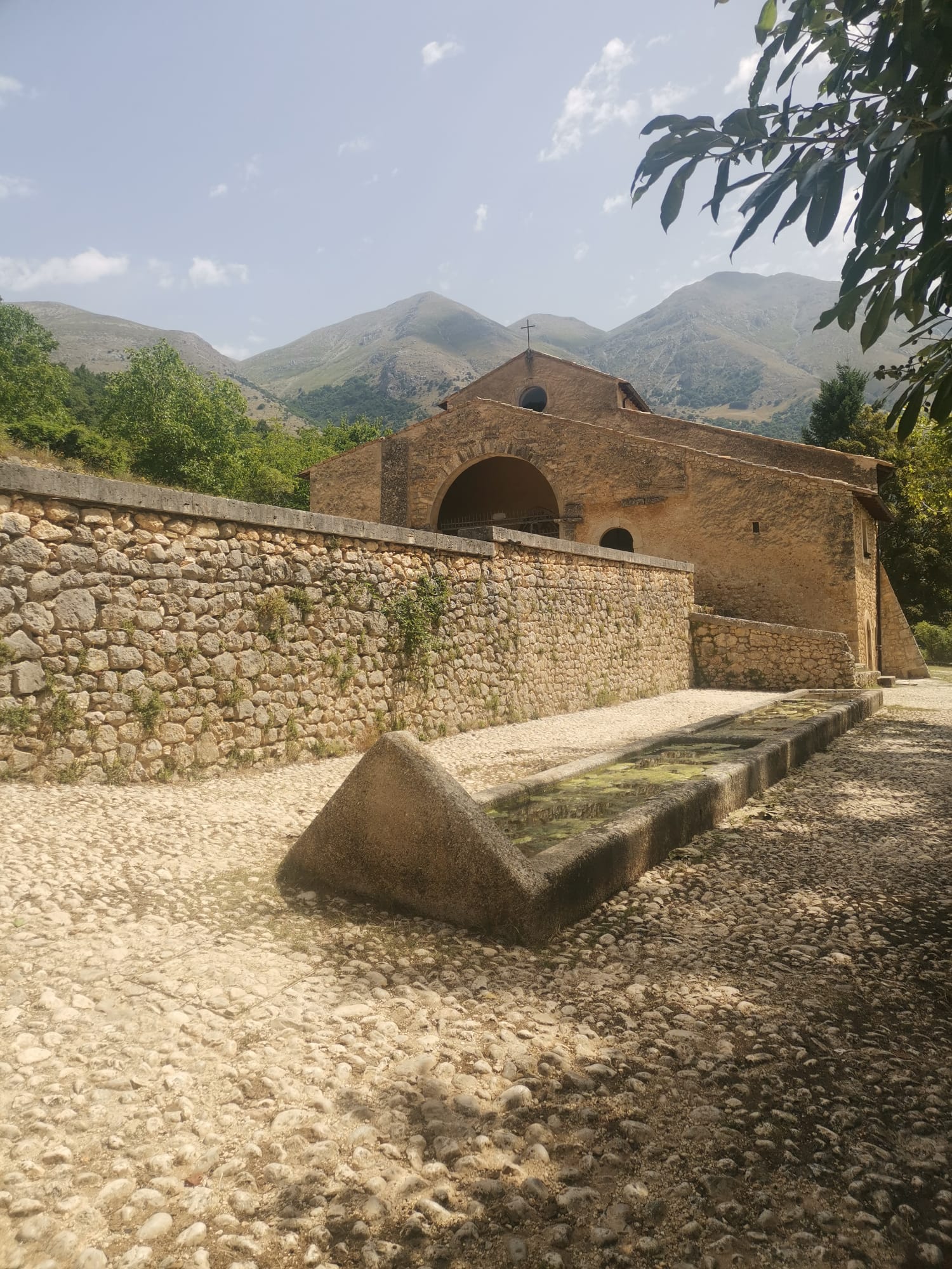 Una perla romanica e bizantina sotto il Monte Velino
